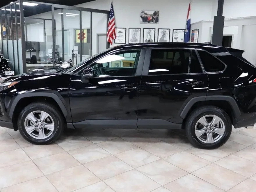 2024 Toyota RAV4 XLE photo 1