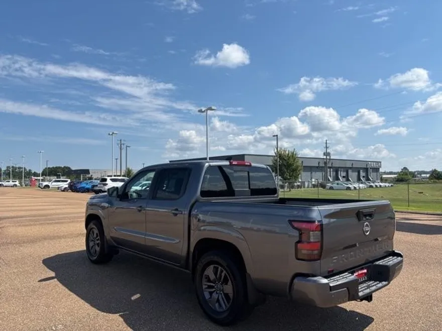 2025 Nissan Frontier SV photo 1