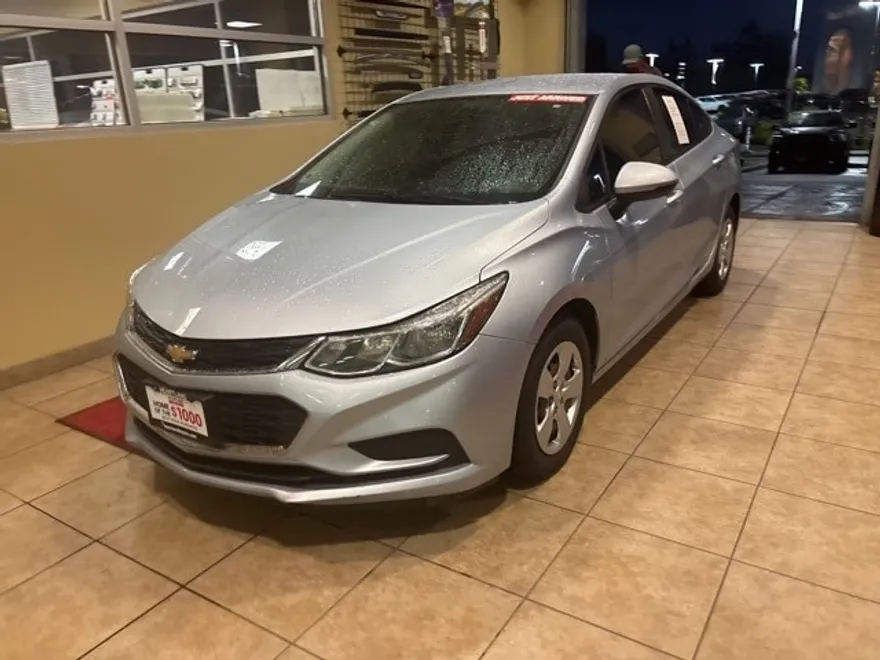 2017 Chevrolet Cruze LS photo 1