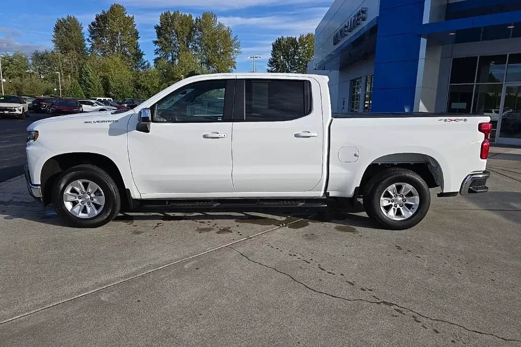 2021 Chevrolet Silverado 1500 LT photo 1
