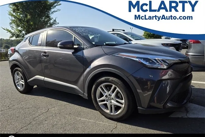 2020 Toyota C-HR LE photo 1