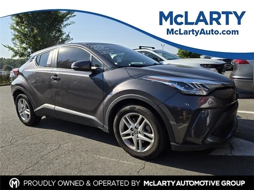 2020 Toyota C-HR LE photo 1
