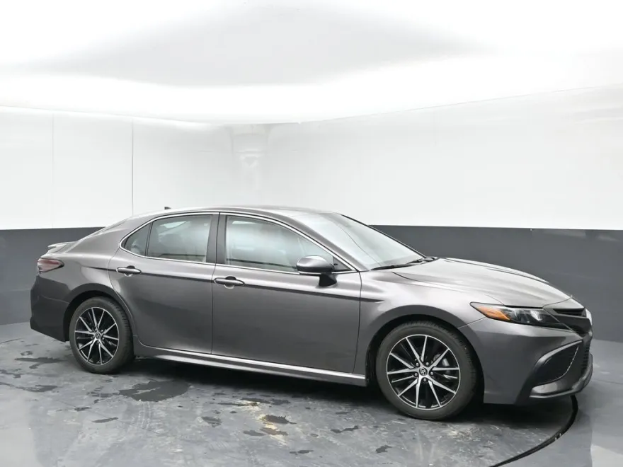 2023 Toyota Camry SE photo 1