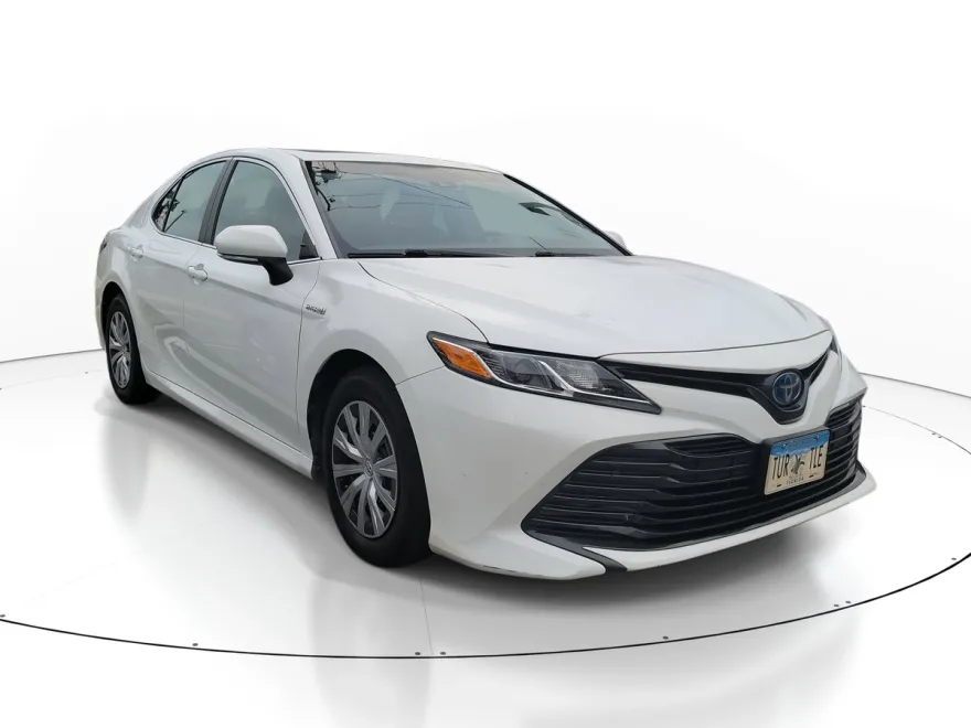 2018 Toyota Camry Hybrid LE photo 1