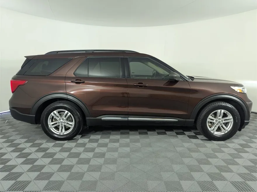2020 Ford Explorer XLT photo 1