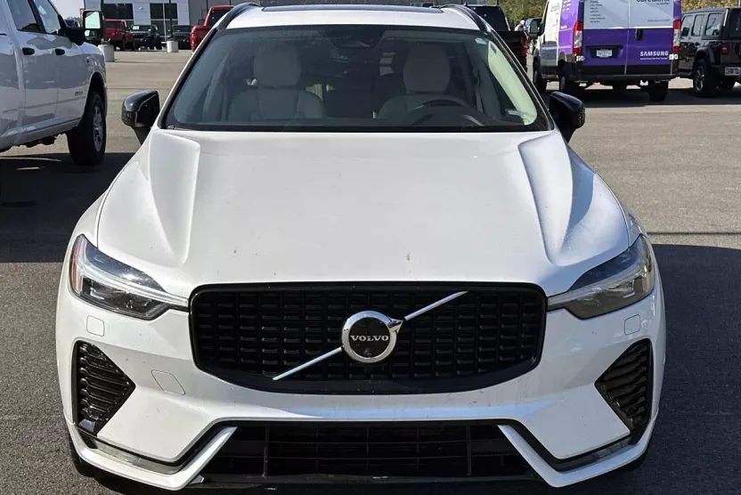 2024 Volvo XC60 B5 Plus photo 1