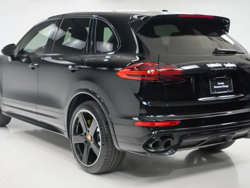 2016 Porsche Cayenne Turbo S photo 1