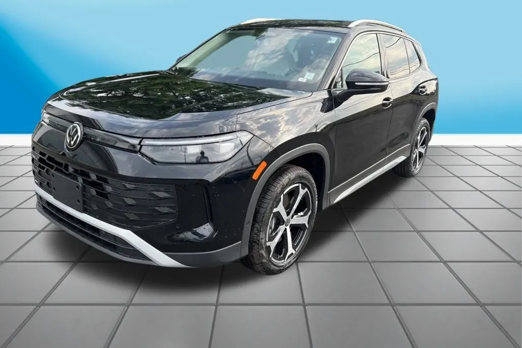 2025 Volkswagen Tiguan SE photo 1