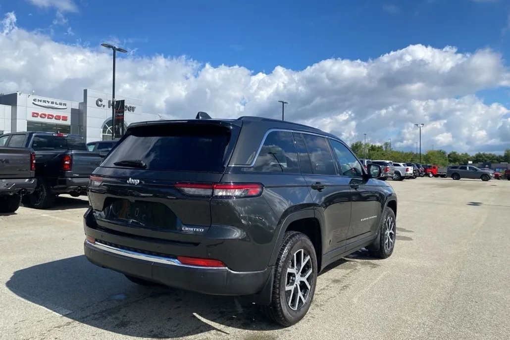2024 Jeep Grand Cherokee Limited photo 1