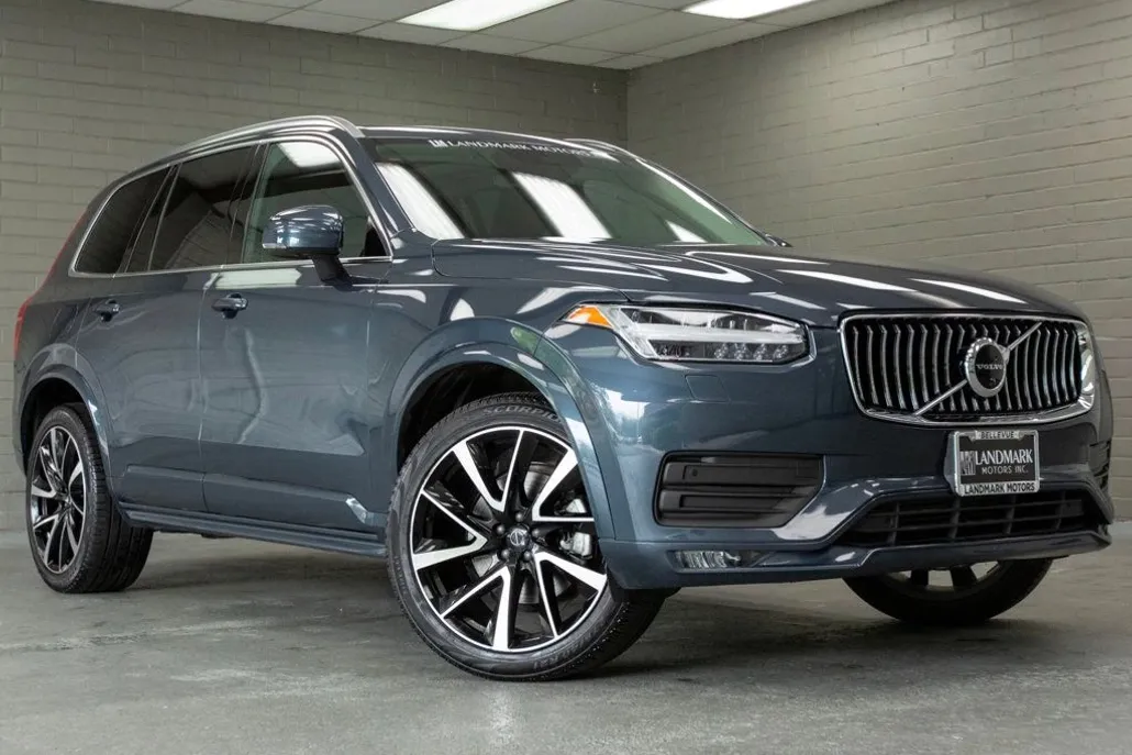 2022 Volvo XC90 T6 AWD Momentum photo 1
