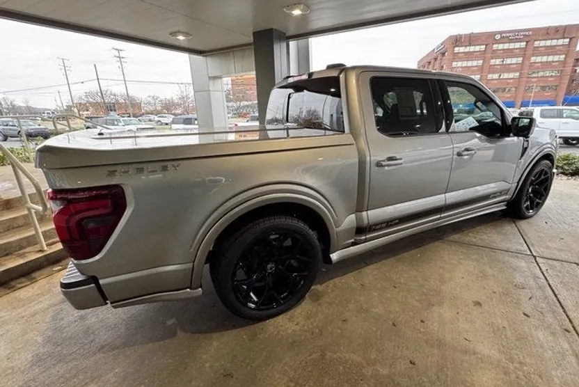 2024 Ford F-150 Lariat photo 1