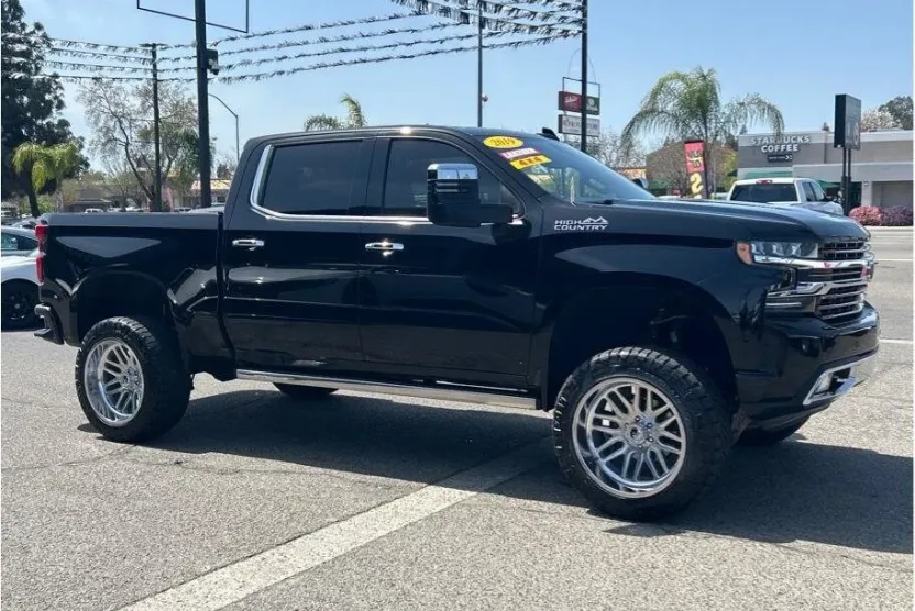 2019 Chevrolet Silverado 1500 High Country photo 1