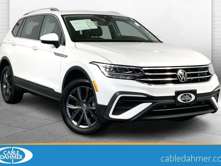 2023 Volkswagen Tiguan SE photo 1