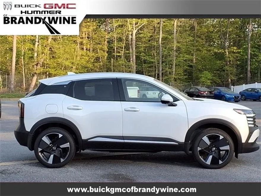 2025 Nissan Kicks SR photo 1