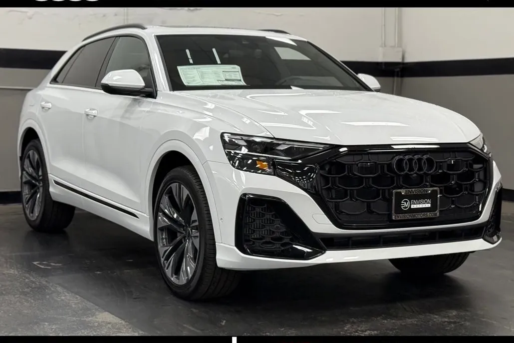 2025 Audi Q8 55 Premium Plus photo 1