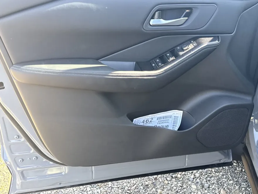 2026 Nissan Rogue SV photo 1