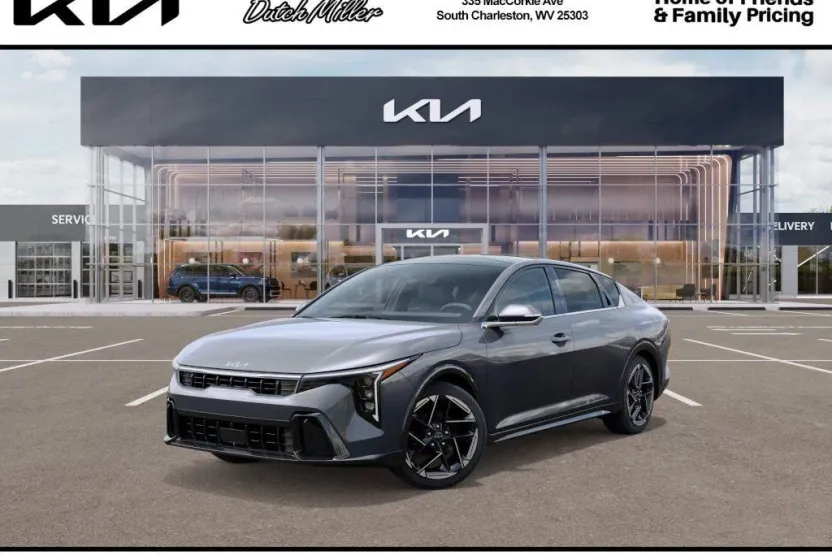 2025 Kia K4 GT-Line photo 1