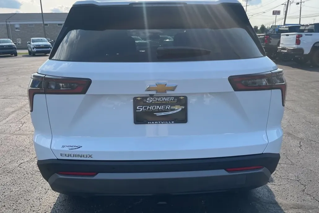 2026 Chevrolet Equinox LT photo 1