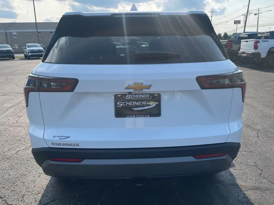2026 Chevrolet Equinox LT photo 1