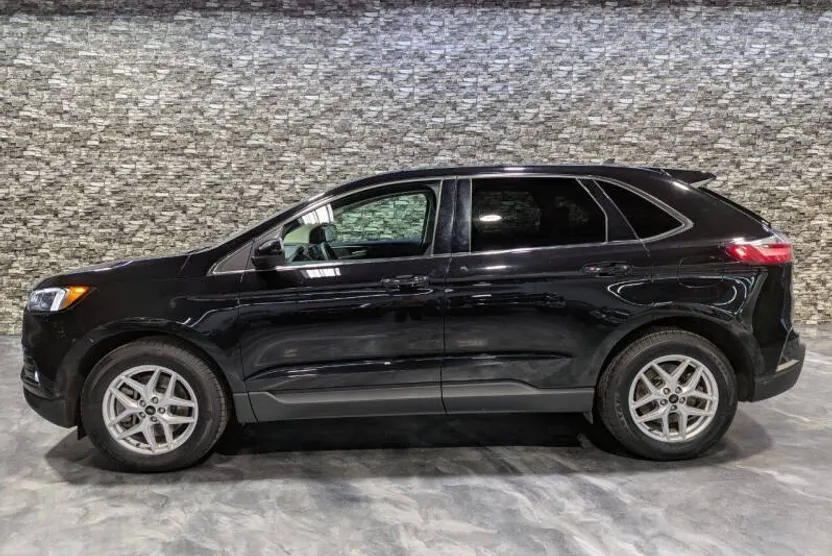 2023 Ford Edge SEL photo 1