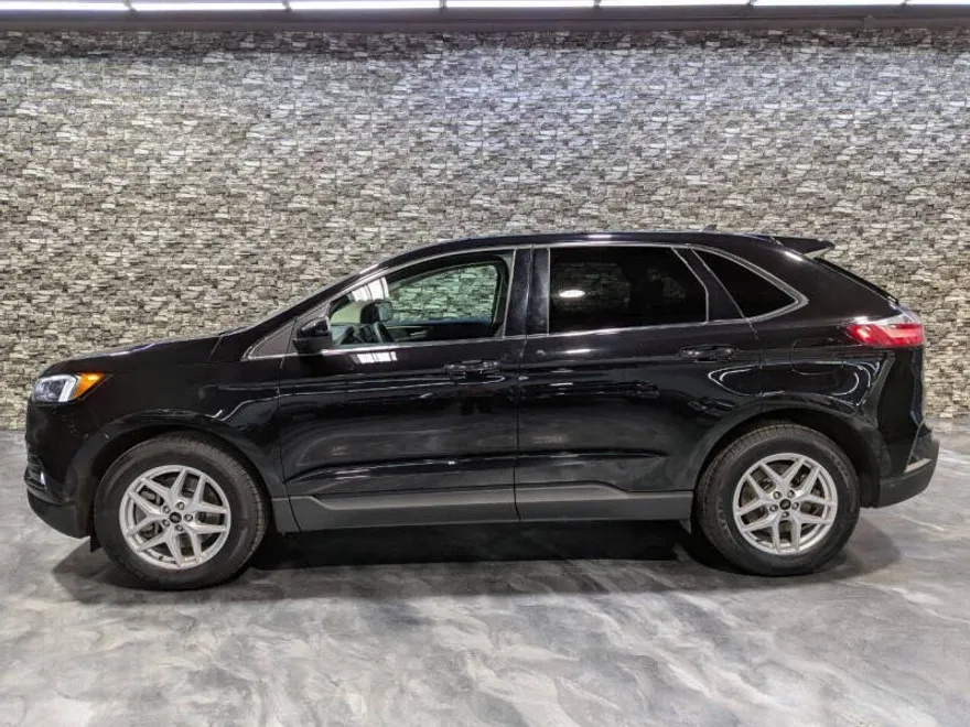 2023 Ford Edge SEL photo 1