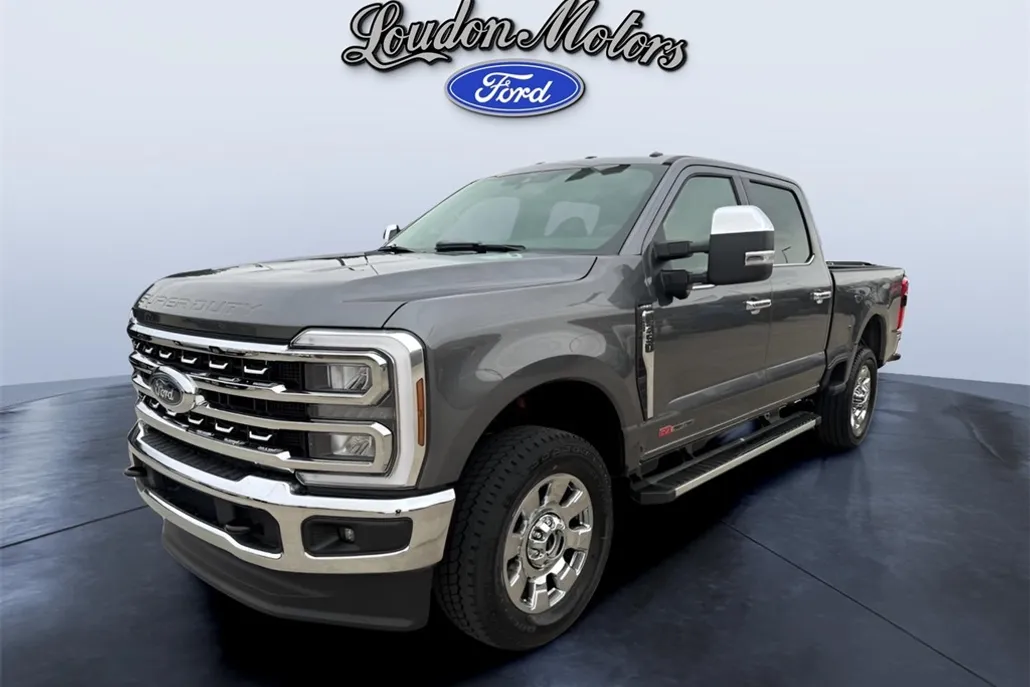 2025 Ford F-350 Lariat photo 1