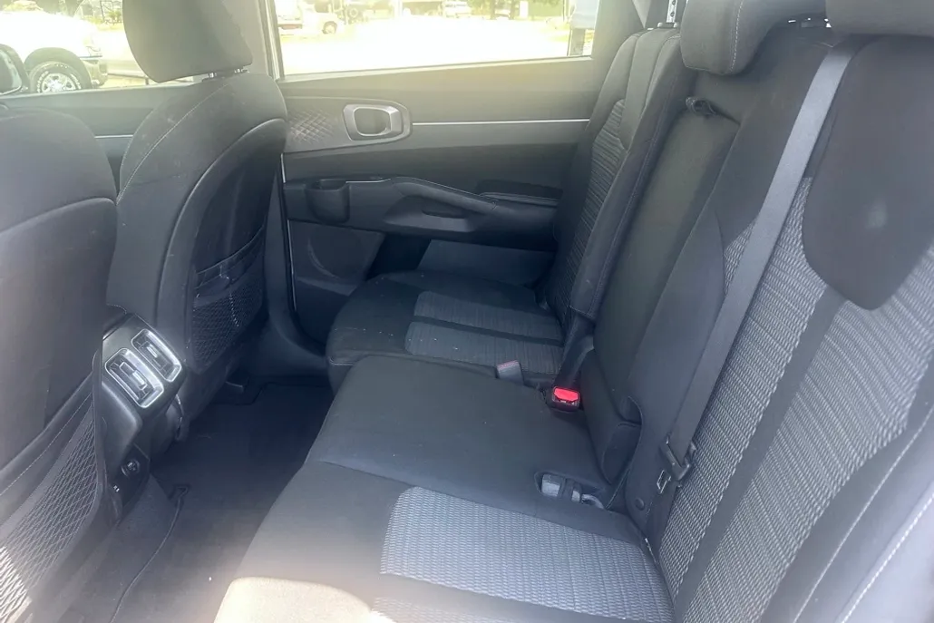 2021 Kia Sorento LX photo 1