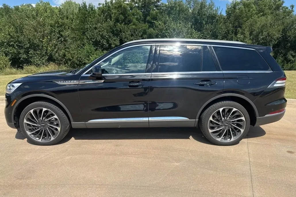 2022 Lincoln Aviator Reserve photo 1