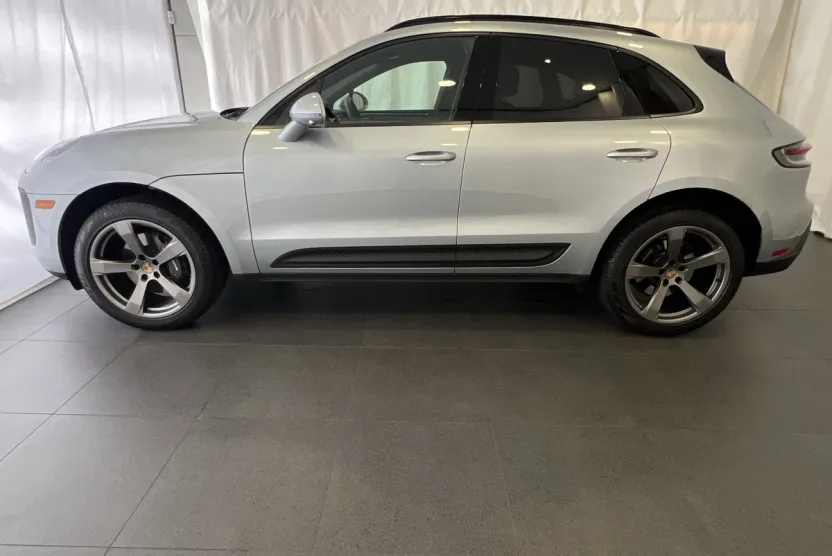 2025 Porsche Macan T photo 1