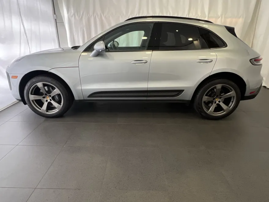 2025 Porsche Macan T photo 1