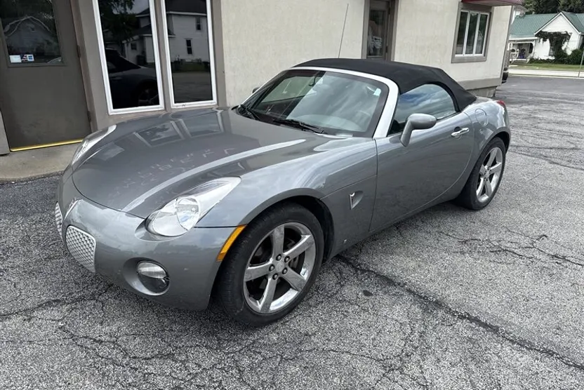 2006 Pontiac Solstice Convertible photo 1