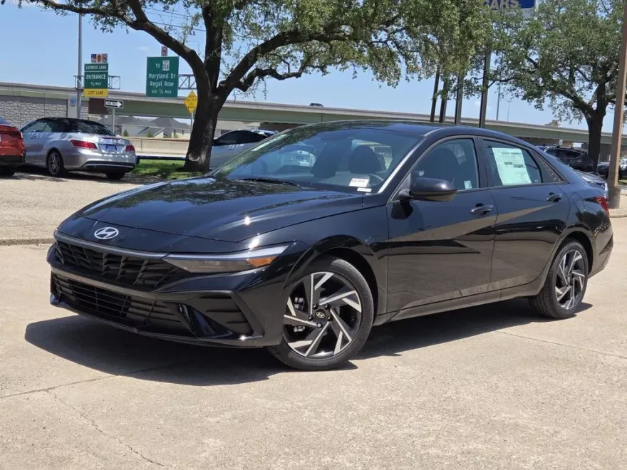 2025 Hyundai Elantra SEL Sport photo 1