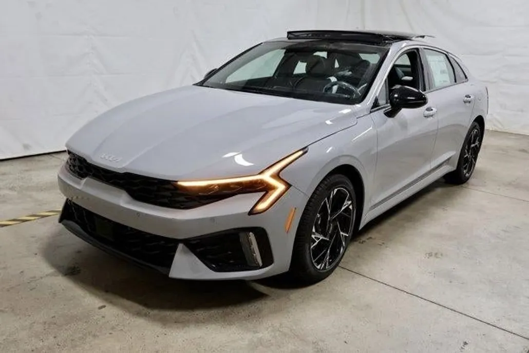2025 Kia K5 GT-Line photo 1