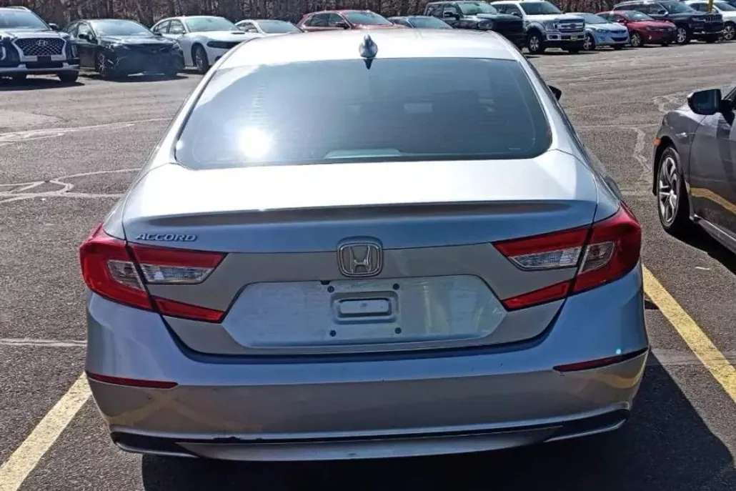 2018 Honda Accord LX photo 1