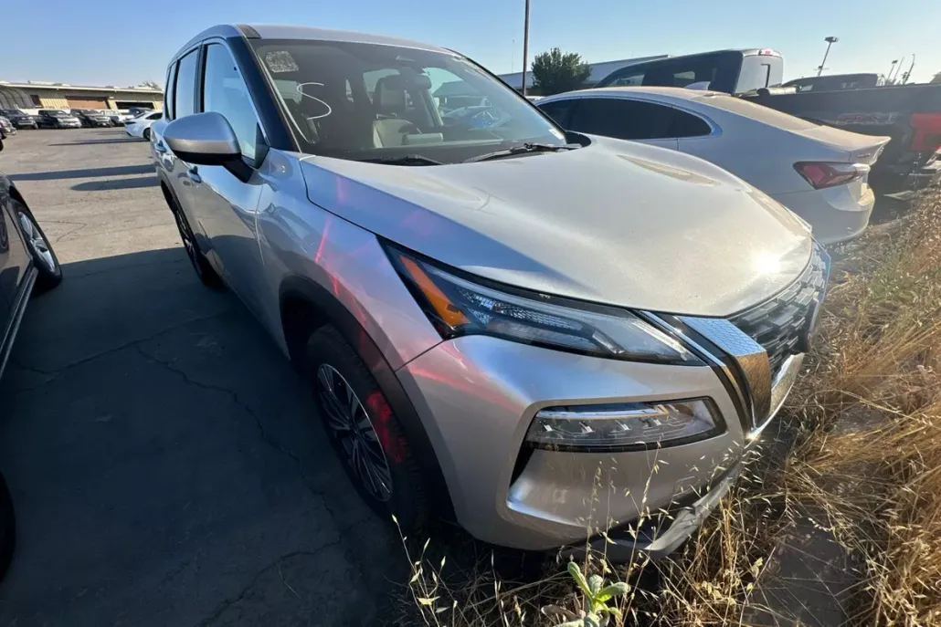 2023 Nissan Rogue SV photo 1