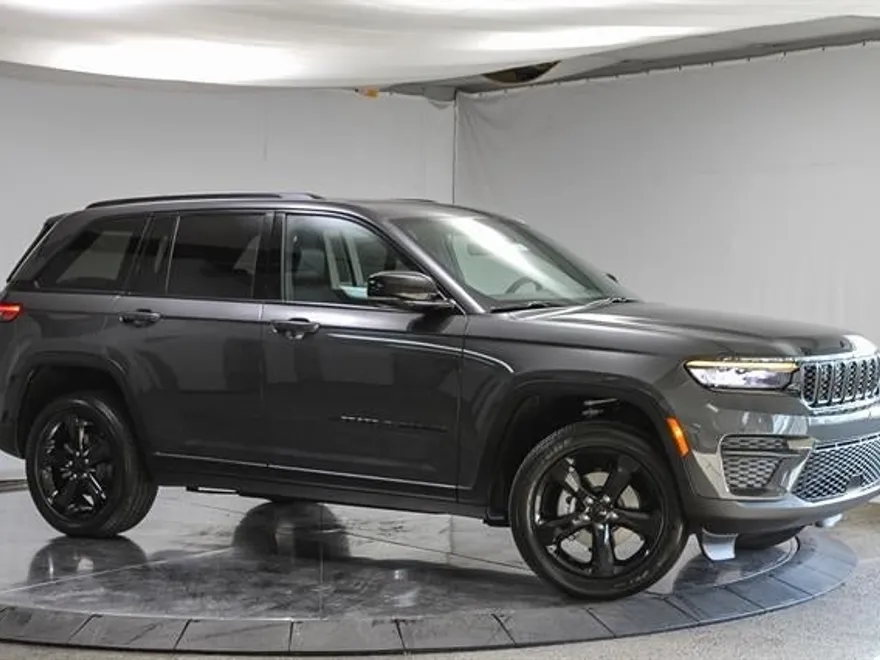 2025 Jeep Grand Cherokee Altitude photo 1