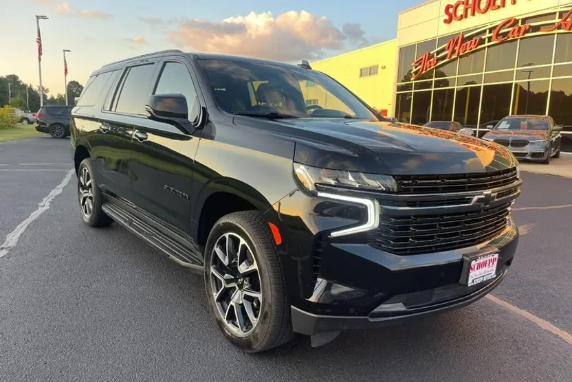 2022 Chevrolet Suburban RST photo 1