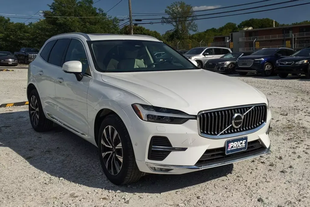2023 Volvo XC60 B5 Plus photo 1