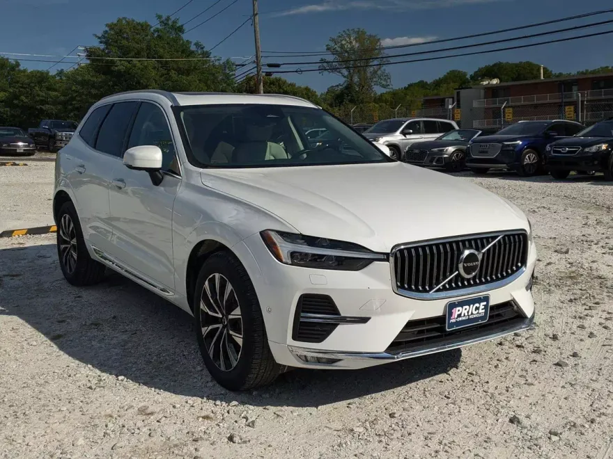 2023 Volvo XC60 B5 Plus photo 1