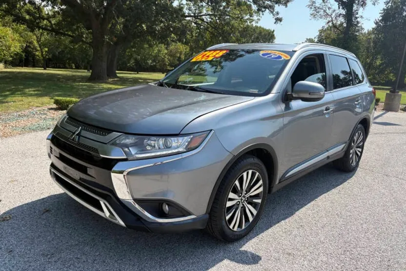 2019 Mitsubishi Outlander SEL photo 1