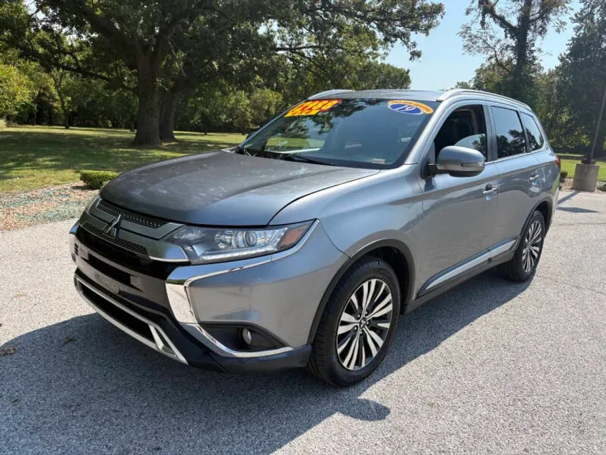 2019 Mitsubishi Outlander SEL photo 1
