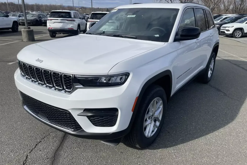 2025 Jeep Grand Cherokee Laredo photo 1