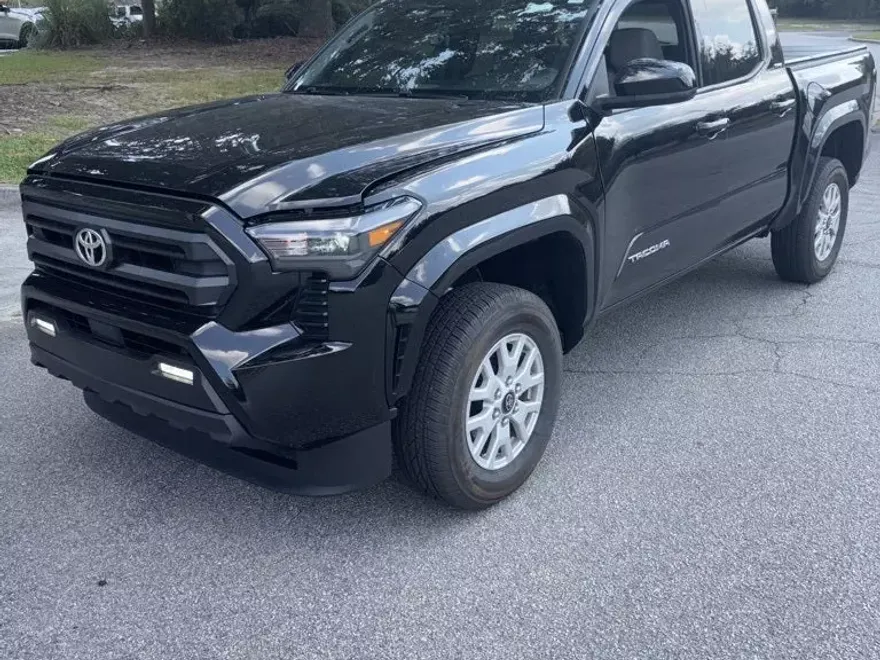 2025 Toyota Tacoma SR5 photo 1