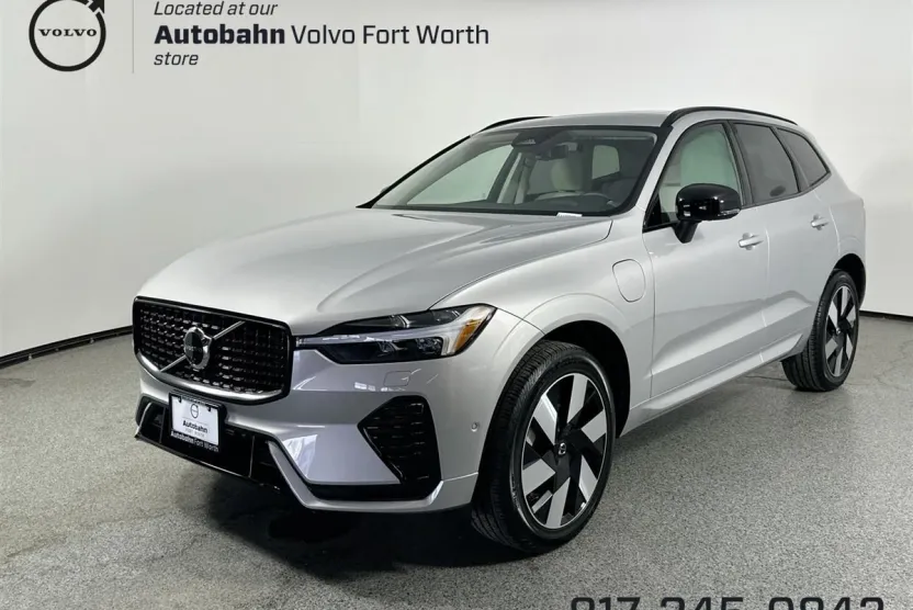 2025 Volvo XC60 T8 Plus photo 1