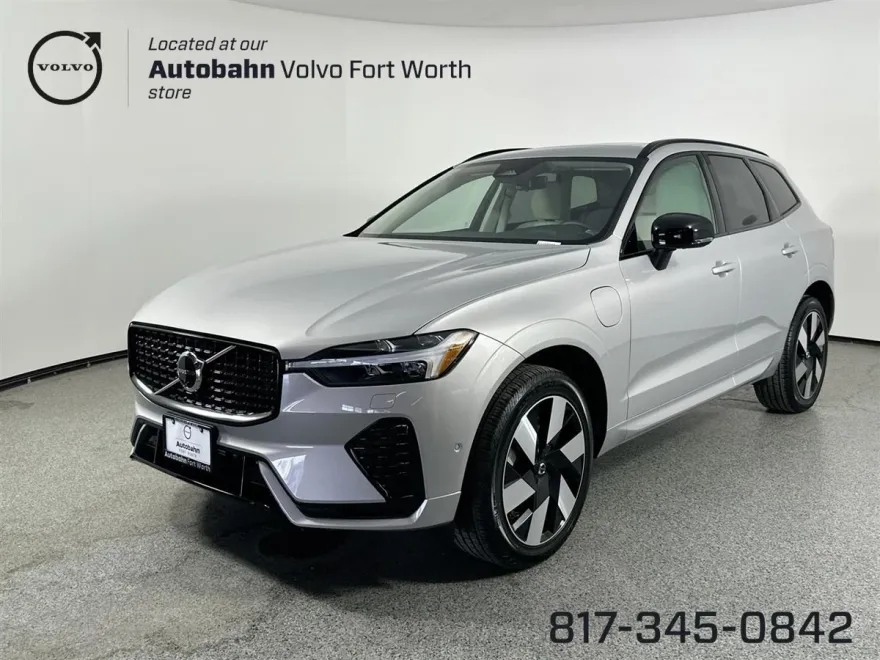 2025 Volvo XC60 T8 Plus photo 1