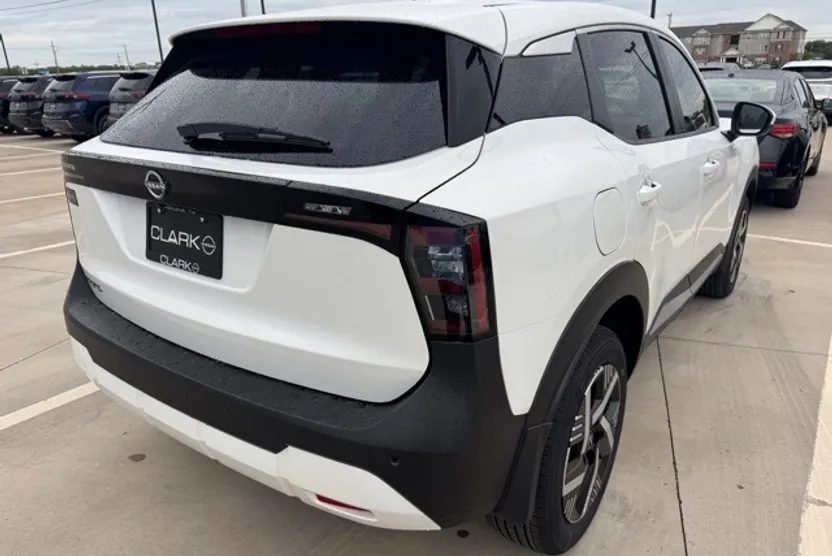 2025 Nissan Kicks SV photo 1