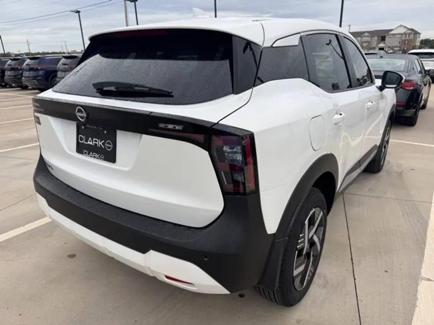 2025 Nissan Kicks SV photo 1
