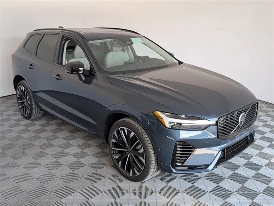 2026 Volvo XC60 T8 photo 1