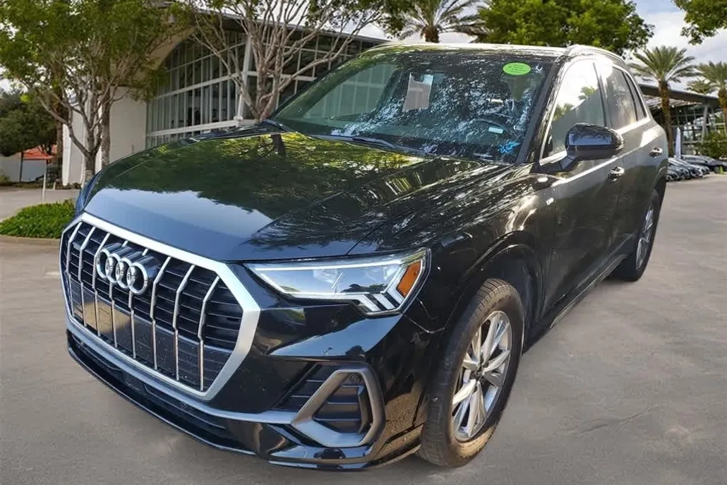 2024 Audi Q3 S line Premium photo 1