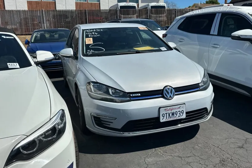 2019 Volkswagen e-Golf SE photo 1
